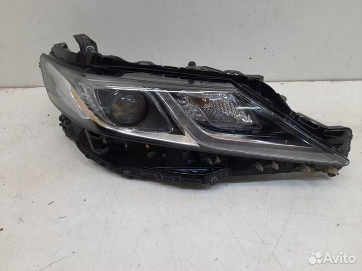 Фара правая Toyota Camry 70 2017-2021