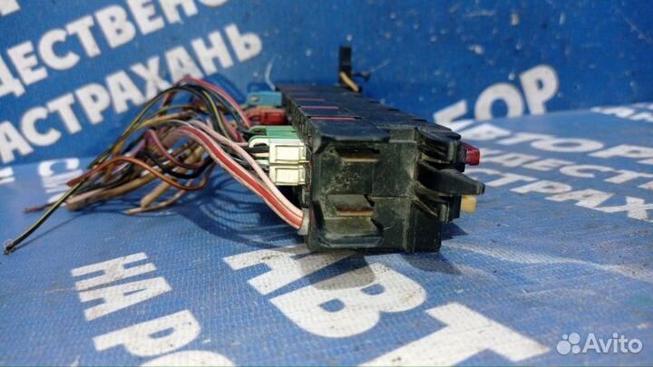 Блок предохранителей под капот Mercedes-Benz W202