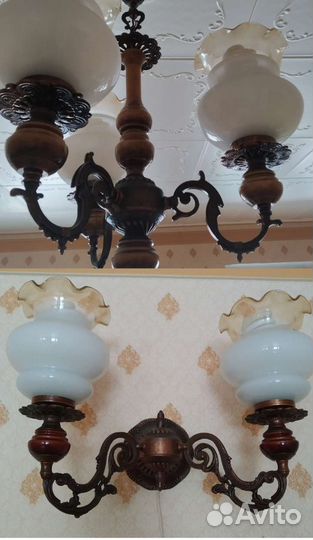 Комплектом люстра + бра