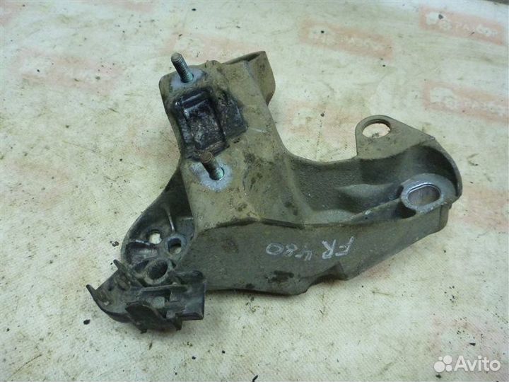 Кронштейн двигателя передний правый Audi A4 B5 ADP