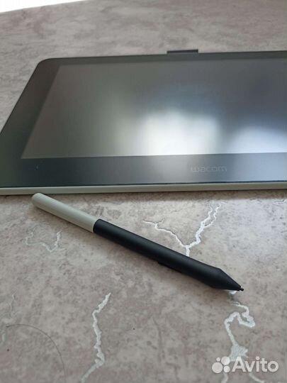 Графический планшет с экраном wacom one 13