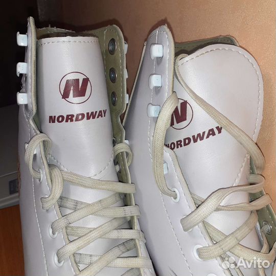 Женские фигурные коньки