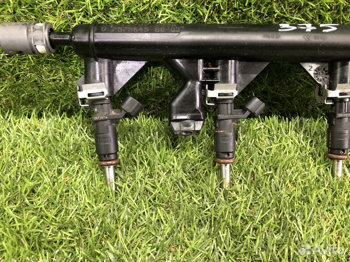 Топливная рампа с форсунками Peugeot 308