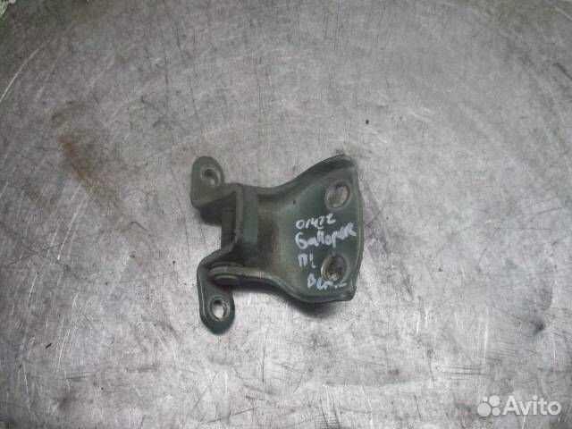 Петля двери Hyundai Galloper 2 2000