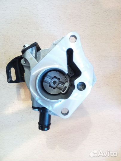 Вакуумный насос Renault 146505272R