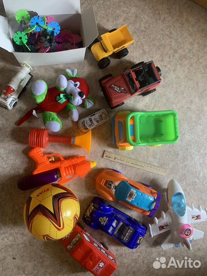 Машинки, игрушки, мяч