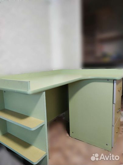 Письменный стол