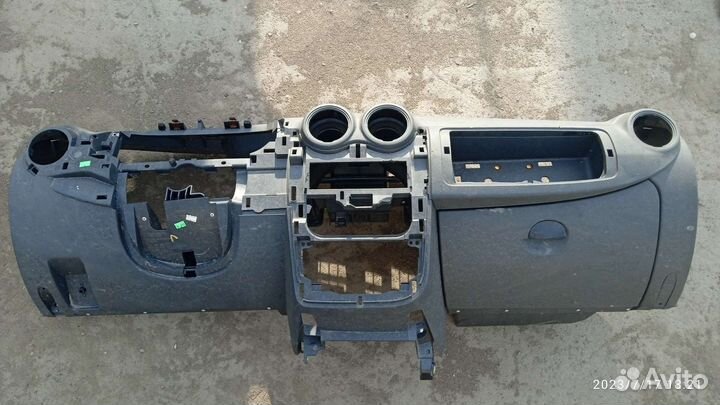 Торпедо Renault Sandero 1