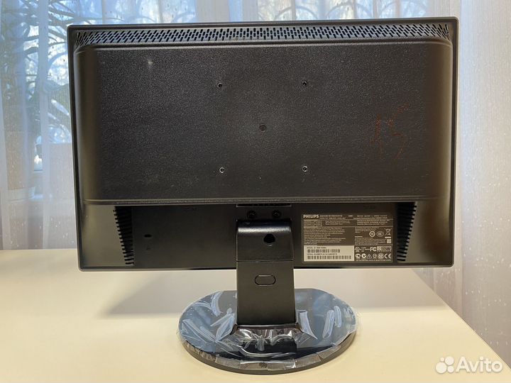 Широкоэкранный ЖК монитор philips 160E1SB/00