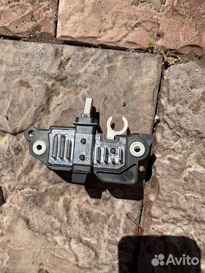 Регулятор напряжения для автомобиля