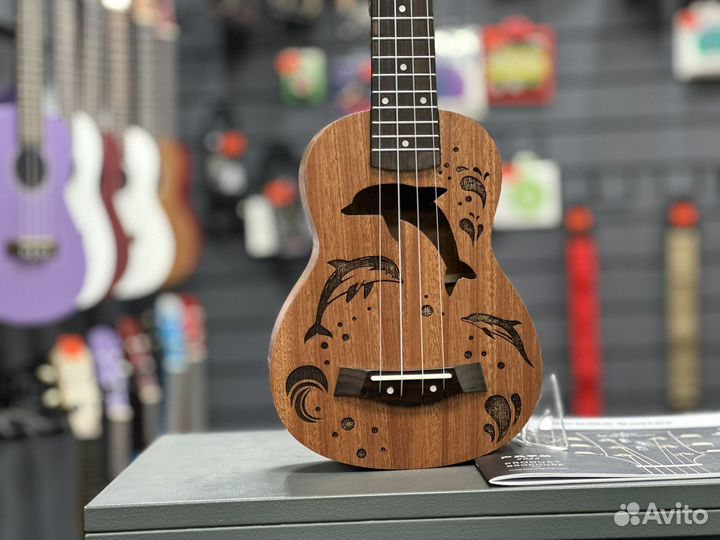 Укулеле с дельфином сопрано