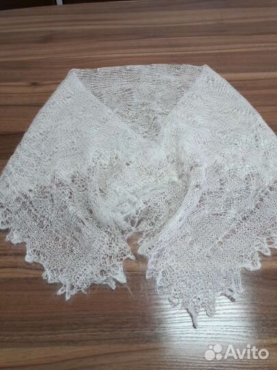 Шарф палантин новый пуховый ручной работы молочно