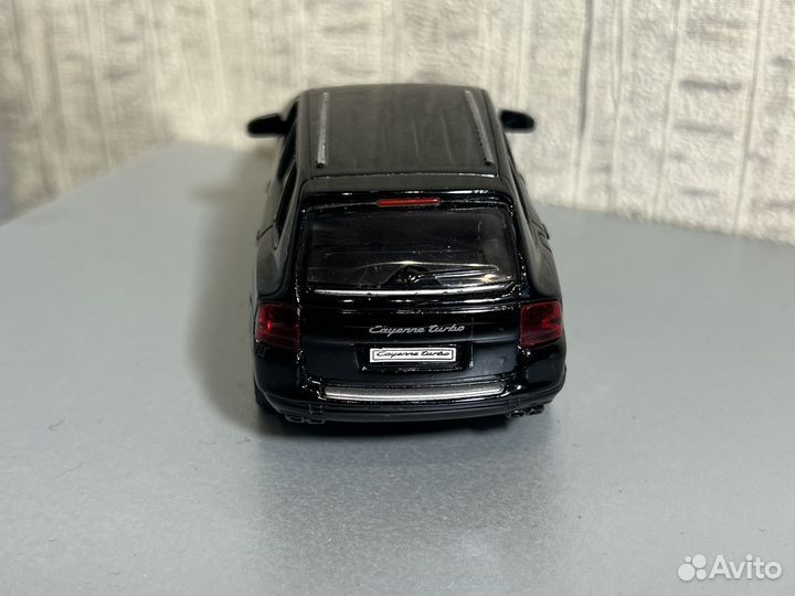 Модель welly porsche 42348. dickie toys