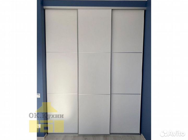 Шкаф с зеркалом