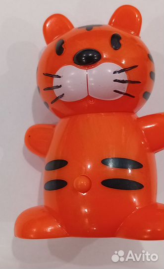 Фигурки из перекрёстка 5 шт и др игрушки пакетом