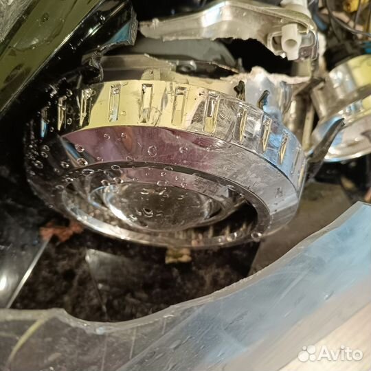 Разбитая фара на запчасти Opel Astra H ксенон