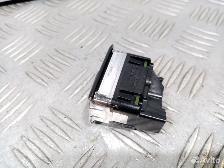 Б/У Кнопка стеклоподъемника правая W204 W21#013