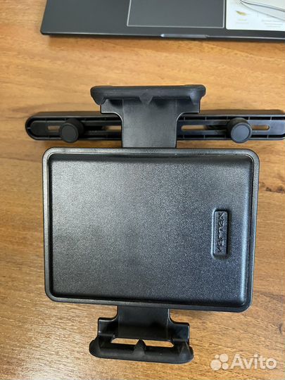 Держатель для планшета в машину