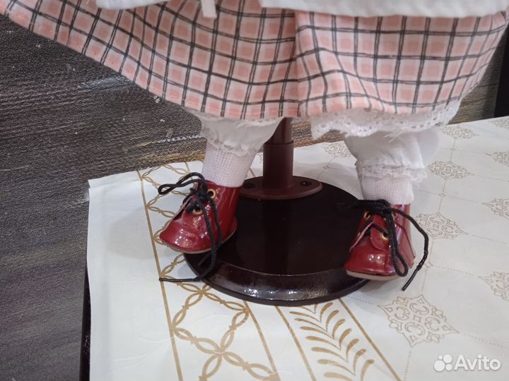 Кукла фарфоровая коллекционная