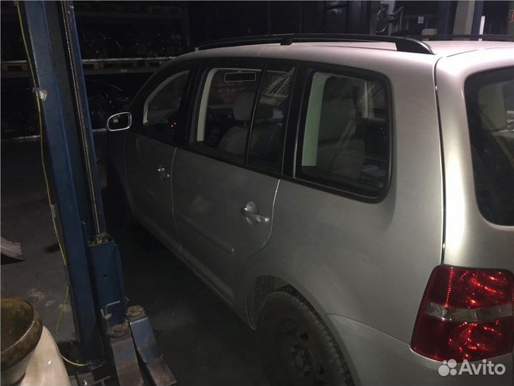 Разбор на запчасти Volkswagen Touran