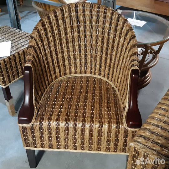 Набор плетеной мебели