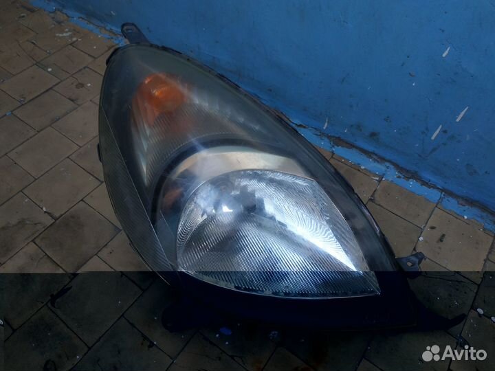 Фара правая на Тойота Funcargo NCP21 81150-52061