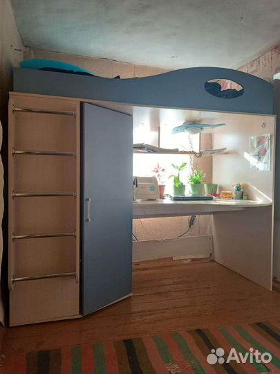 Двухъярусная кровать со шкафом и столом