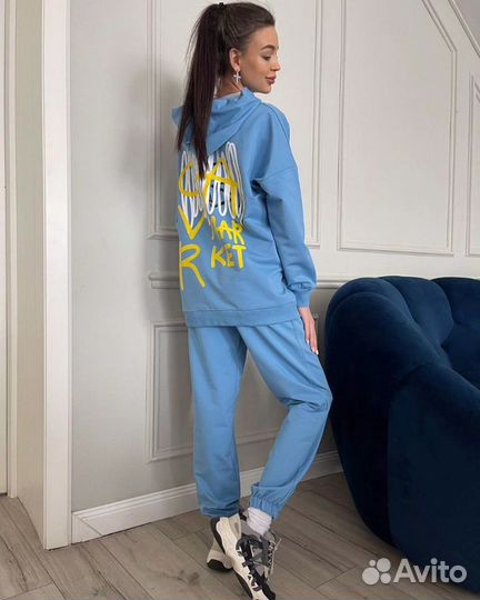 Спортивный костюм женский