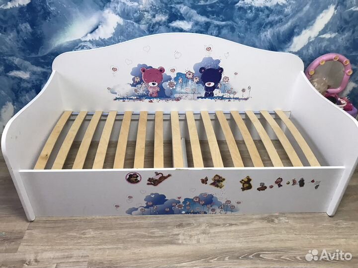 Детская кровать с матрасом и бортиками