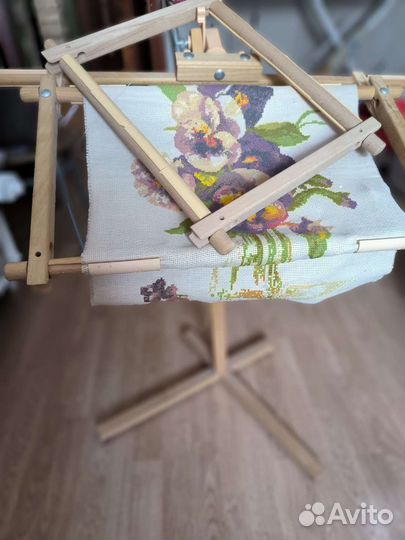 Держатель для вышивания напольный