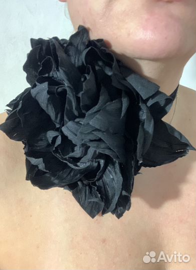 Чокер брошь цветок из ткани