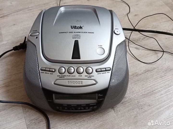 Радиобудильник и CD-проигрыватель Vitek VT-3520