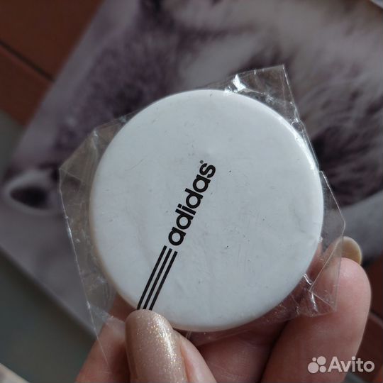 Значок adidas адидас