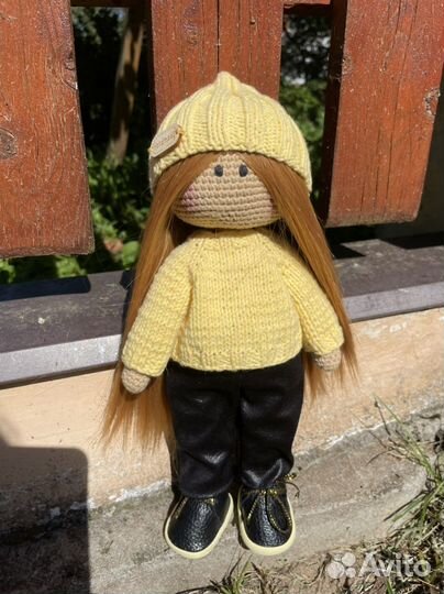 Вязаная интерьерная кукла