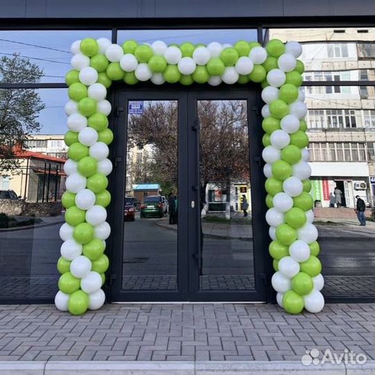 Оформление магазина гирлянда из шаров, арка из шар