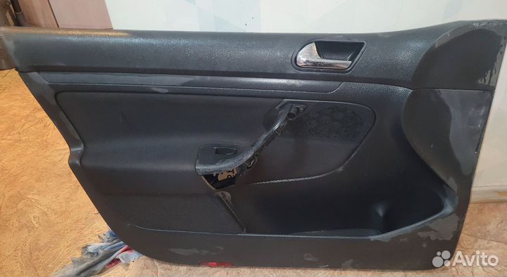Обшивка двери передней левой Volkswagen Golf 5