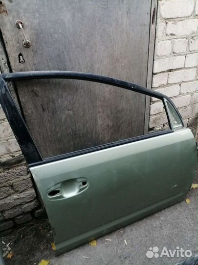 Двери Toyota prius NHW20