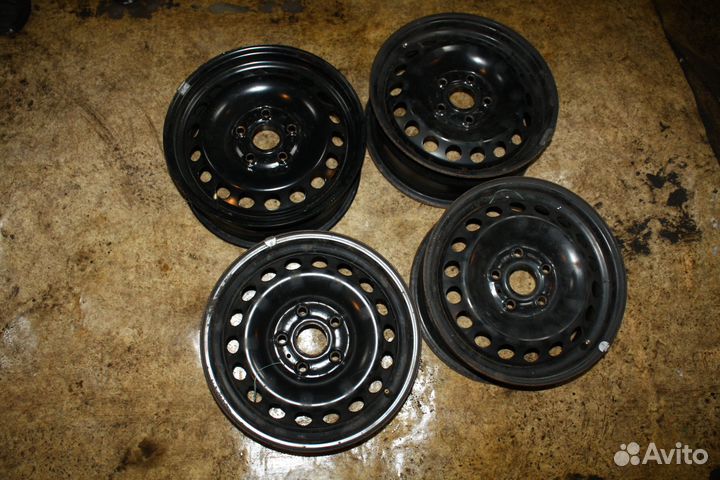 Диски оригинальные r15 Volkswagen Golf