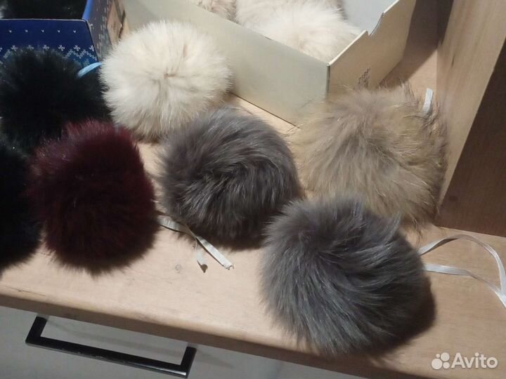 Меховые помпоны