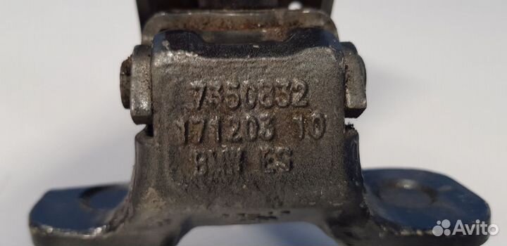 Петля двери багажника правая BMW X1 F48 2015-2023