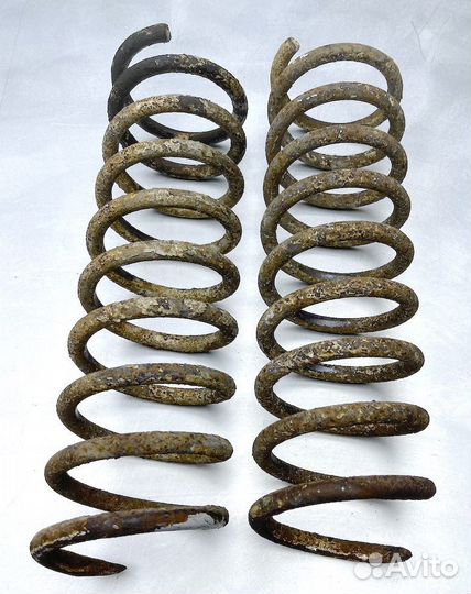 Мицубиси Галант Пружина задняя