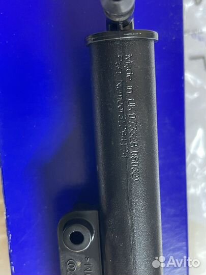 Форсунка омывателя Фар левая Volvo XC70