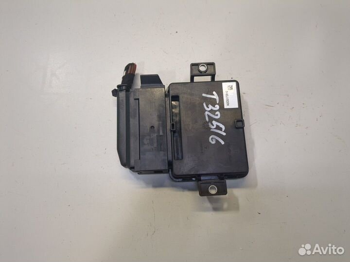 Блок управления стояночным тормозом Audi A6 (C6)