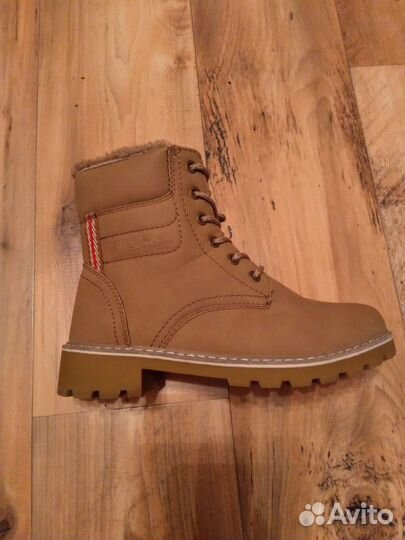 Женские ботинки