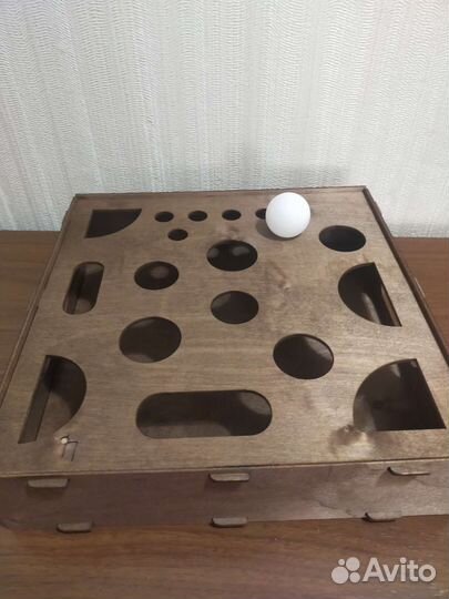 Игрушка для кошек лабиринт с мячиком