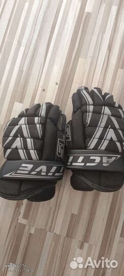 Хоккейные краги детские 10,11 и клюшки