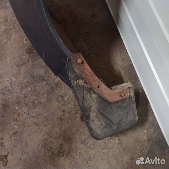 Крыло переднее правое Москвич 2141