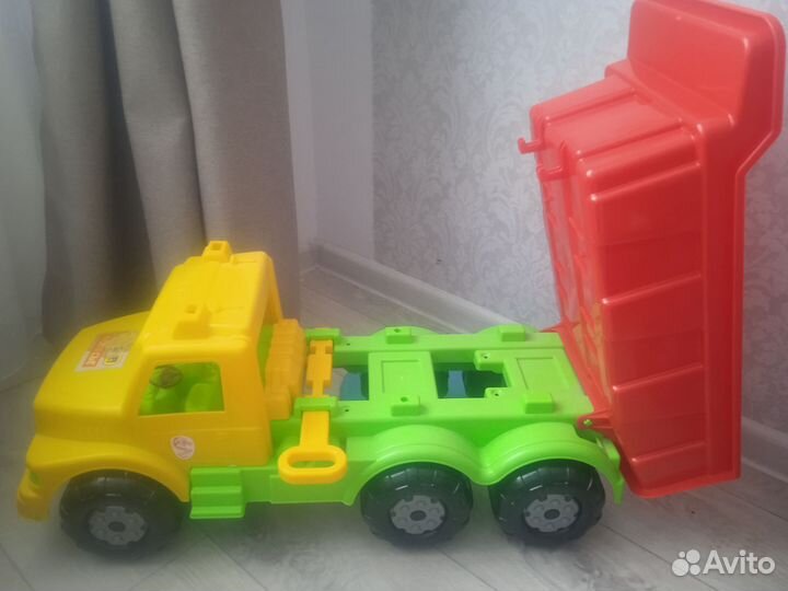Игрушка грузовик