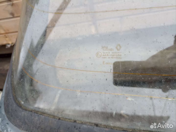 Дверь багажника рено
