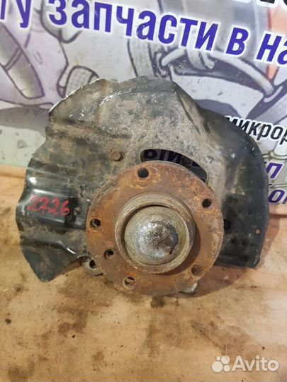 Кулак поворотный передний правый BMW 7 серия